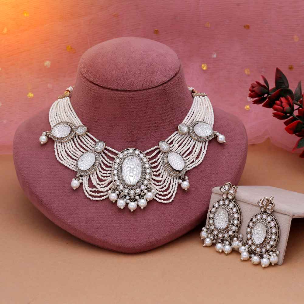 White Color Kundan Necklace Set With Classic Elegance For Traditional Occasions-FNKN174WHT